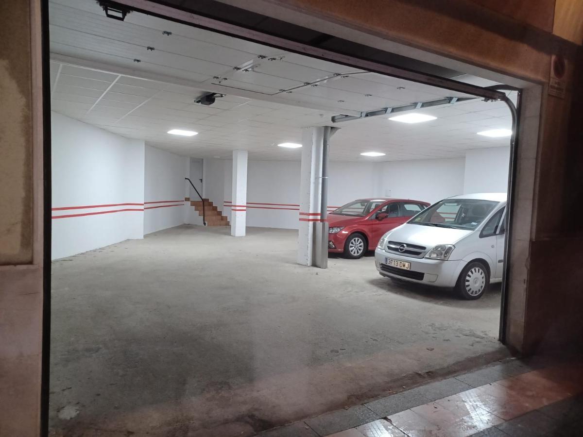 Apartamento En El Casco Historico, Frente A La Colegiata De San Isidoro, León Esterno foto