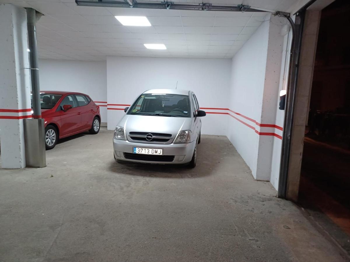 Apartamento En El Casco Historico, Frente A La Colegiata De San Isidoro, León Esterno foto